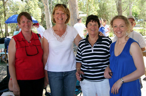 Wood family reunion in Bundoora 2007: sue-ann-pam-clare
